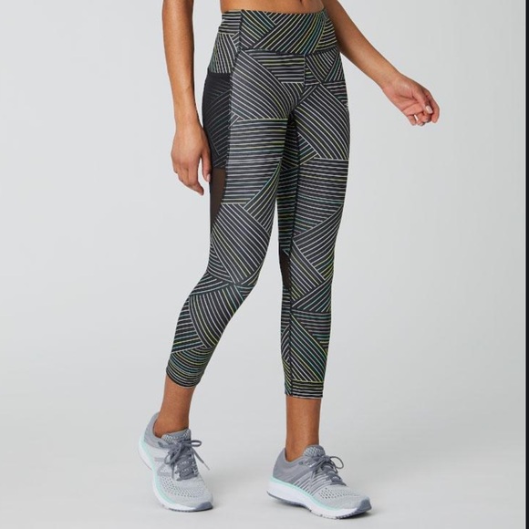 New Balance Printed Impact Run Crop - Picture 2 of 3